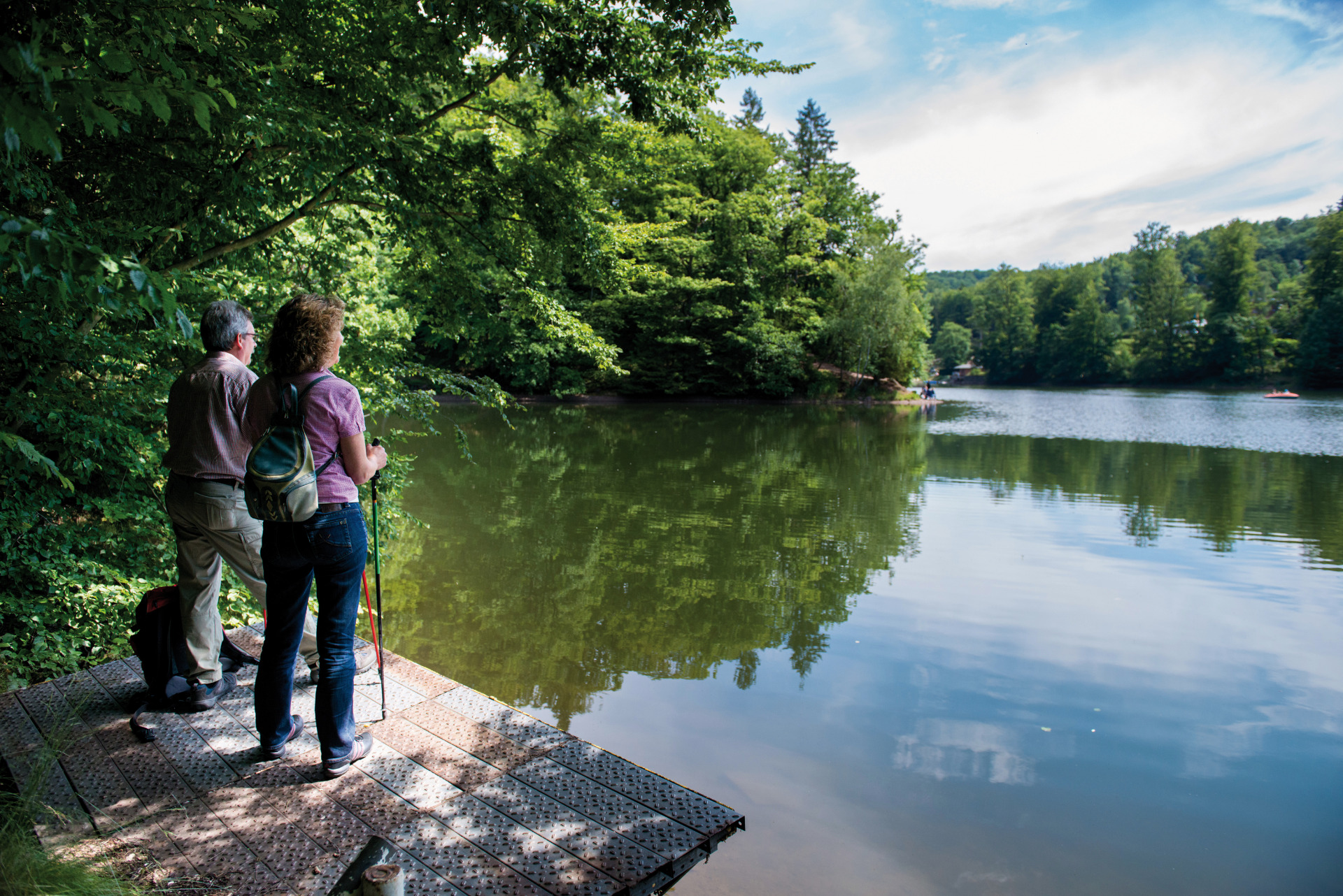 Der Wiesenbeker Teich gehört seit 2010 zum UNESCO Weltkulturerbe „Oberharzer Wasserwirtschaft“ und ist ein beliebtes Ausflugsziel für Wanderer und Wassersportler. (Foto: epr/Archiv Stadtmarketing Bad Lauterberg)